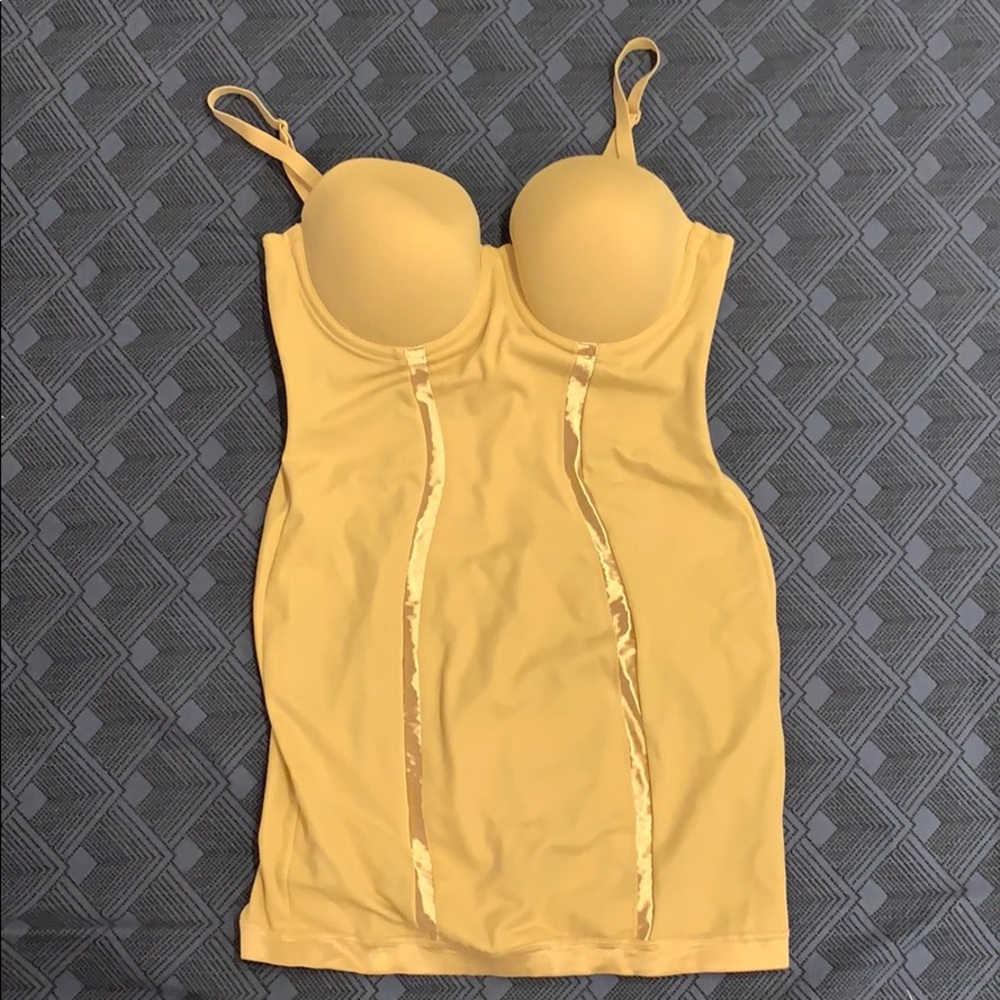 Maidenform Convertible Body-hugging Slip